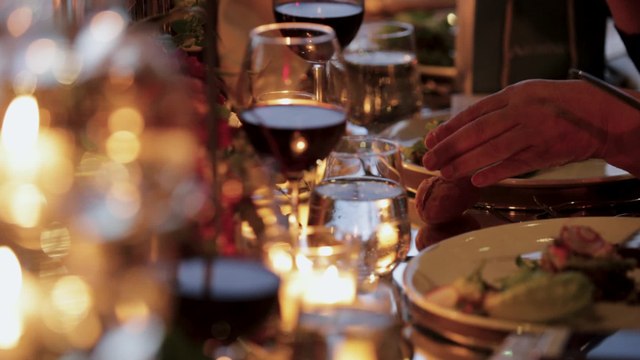 Des restaurants français réclament une véritable fortune aux clients qui veulent réserver une table