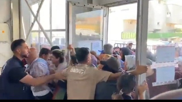 Bu nasıl yardım !.. Depremzedeler yerlerde sürüklendi…