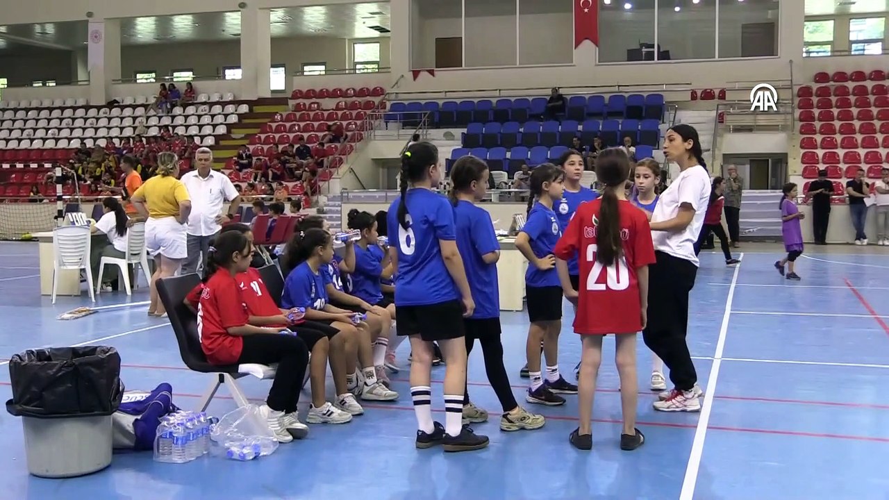 AMASYA - Milli takıma seçilen ablasından etkilendi hentbola başladı