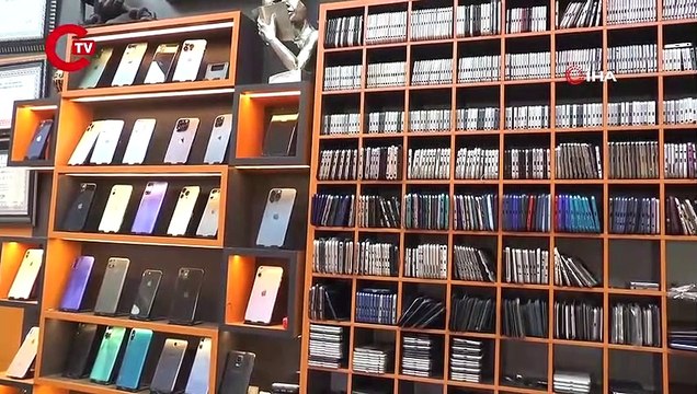 Telefon tamircilerinin 'sıcak hava' mesaisi 'Batarya şişmesinden dolayı günde 5 müşteri geliyor'