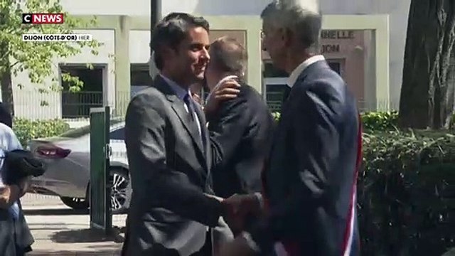 Sur les 13 établissements scolaires particulièrement dégradés lors des émeutes de fin juin-début juillet, cinq ne pourront pas rouvrir à la rentrée, indique le ministre de l'Education Gabriel Attal - Regardez