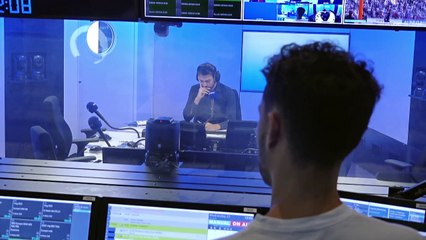 Emmanuel Macron fait sa rentrée politique et donnera le coup d'envoi dans la presse