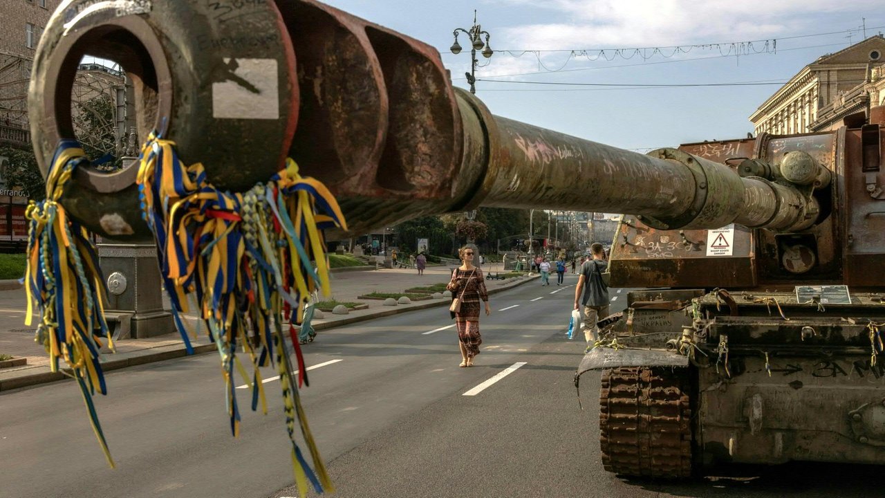 Zerstörte russische Panzer in Kiew