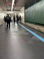 Seguranças do metrô agridem catador de recicláveis em São Paulo