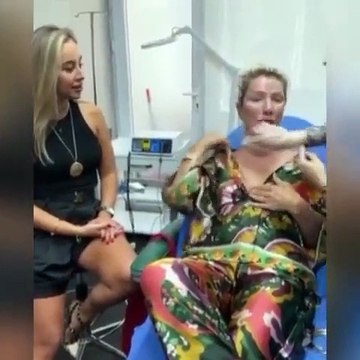 Seda Sayan, kırışıklardan kurtulmak için Dekolte Canavarı ve Altın Dokunuş estetiği yaptırdı