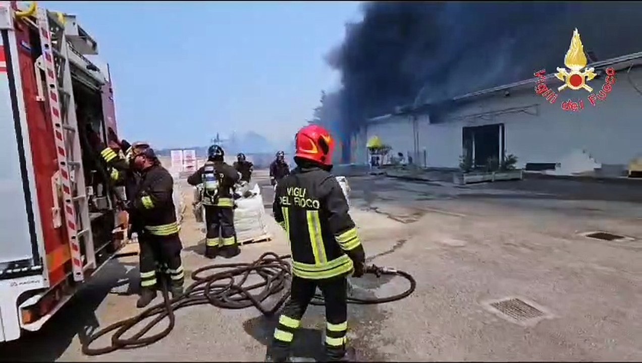 Incendio a Crotone