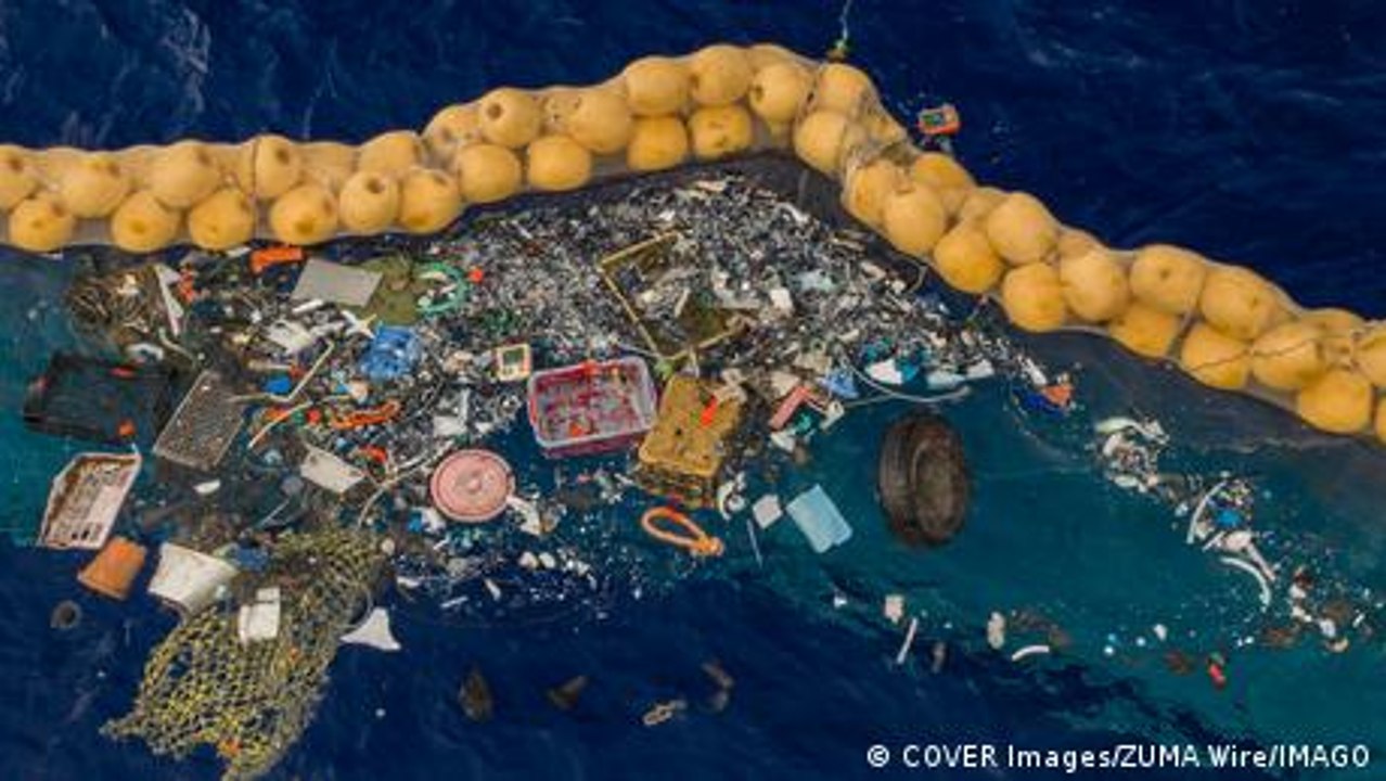 Wie kleine Blasen Plastik aus dem Meer entfernen