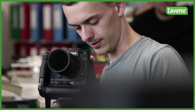 Romain Paquet, alias Tom Smet, tourne le clip de “Dans mon monde” à la rédaction de l’Avenir