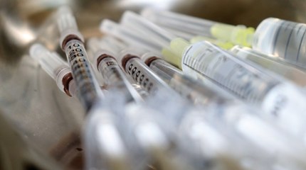 Sector salud celebra prohibición de biopolímeros en Colombia: "Es una epidemia mundial"