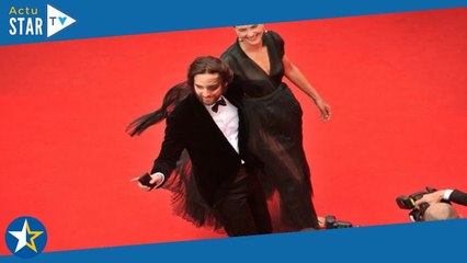 Carole Bouquet grand mère  ce rare cliché de ses adorables petites filles Gaia et Paloma qui suscit