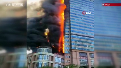 Çin’de bir iş merkezi alev alev yandı