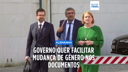 Governo alemão quer facilitar mudança de género em documentos oficiais