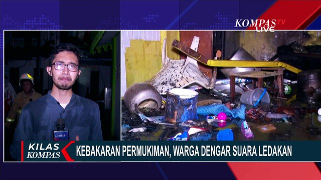 Usaha Damkar dan Warga Padamkan Api yang Lahap Permukiman Padat Penduduk di Petojo Selatan