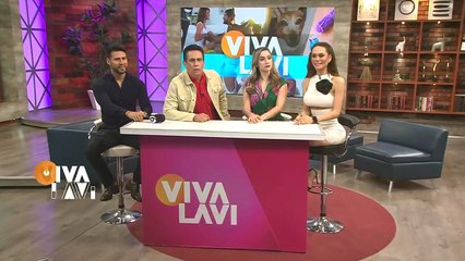 Mujer embarazada golpea a la amante  de su esposo en combi