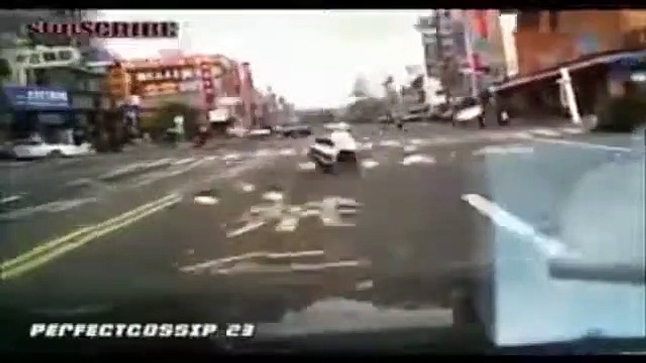 【不思議映像】疾走する謎の無人バイク