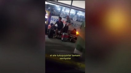 Öpüşen çifte tepki gösteren kadın: Bir döndüm ki öpüşüyorlar,