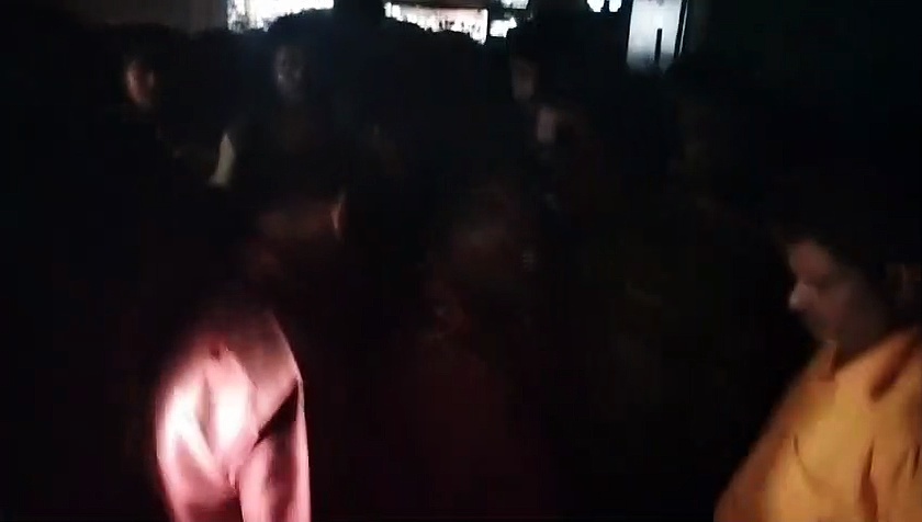 போலீச நம்புனா வேலைக்கு ஆகாது; திருடனை ஒரே நாளில் பிடித்து போலீசிடம் ஒப்படைத்த பல்லடம் வியாபாரிகள்