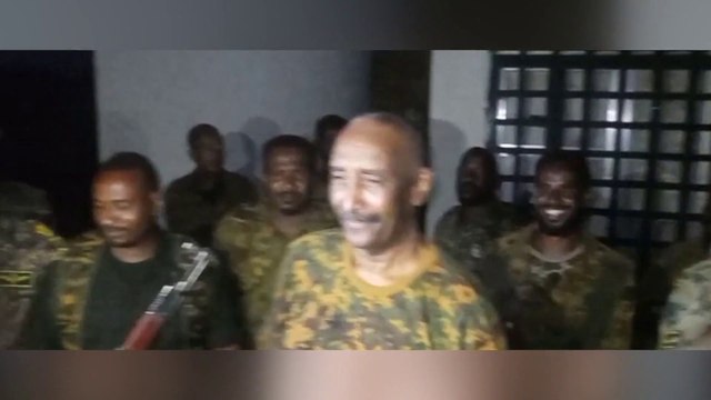 #البرهان يجري جولة لمواقع عسكرية بـ #الخرطوم وأم درمان وبحري #العربية #السودان