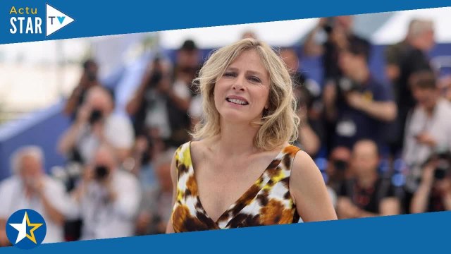 Karin Viard dévoile ses fesses sur un surprenant cliché de vacances, sa fille lui emboîte le pas