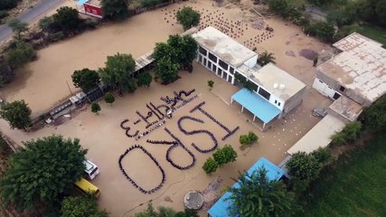 विद्यार्थियों ने चन्द्रयान 3 लिखकर किया वैज्ञानिकों व इसरो टीम का अभिनंदन
