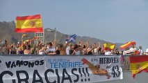 Homenaje de los vecinos de Tenerife a quienes luchan contra las llamas