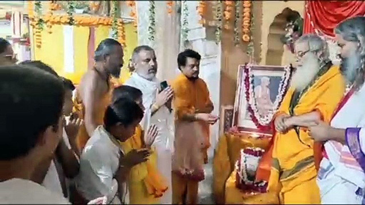 गलता तीर्थ में तुलसीदास जयंती पर सजी फूल बंगला...