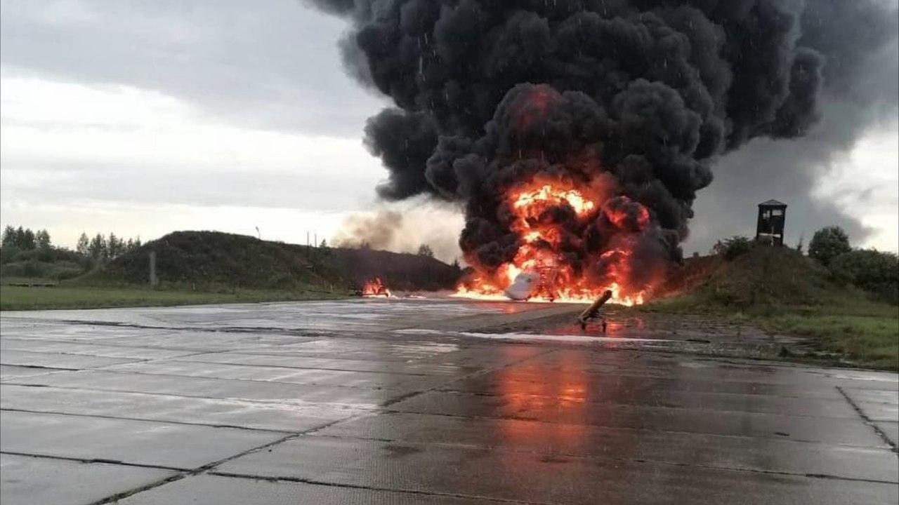 Durch Drohnenangriffe: vier russische Bomber offenbar teils zerstört