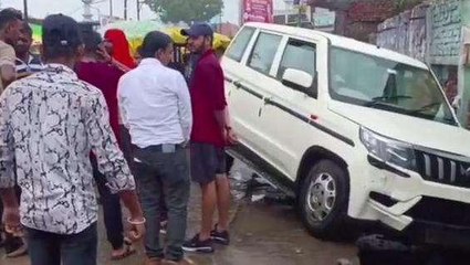 पीलीभीत: बोलेरो ने ई - रिक्शा में मारी जोरदार टक्कर, मची चीख - पुकार