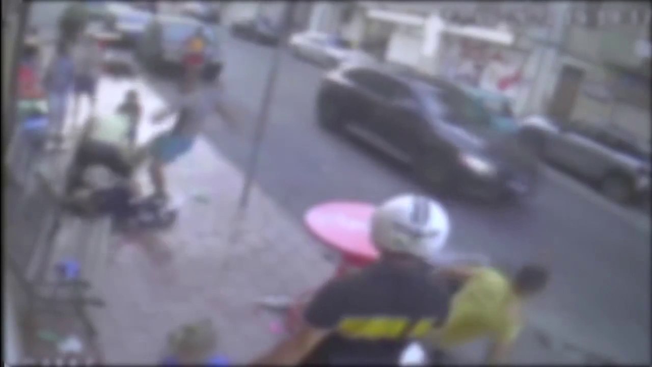 Maxi rissa a colpi di bastone a Gela, le immagini