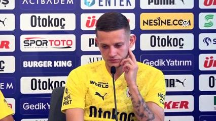 İSTANBUL - Fenerbahçe-Twente maçına doğru - Sebastian Szymanski