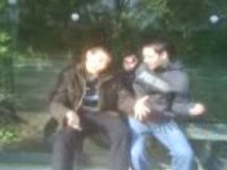 Episode 19 Les Biatch attende le Bus