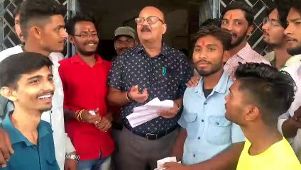 Video: कॉलेज में सीट वृद्धि को लेकर छात्र संगठन ने ऐसे किया प्रदर्शन