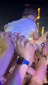 La vidéo d’un bébé tendu au rappeur Flo Rida lors d’un concert aux Etats-Unis fait polémique sur les réseaux sociaux: 