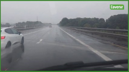 Le pont de la E42 juste avant la sortie de La Louvière toujours rempli de trous et d’ornières : “incohérent alors qu’on sort de 12 jours de galère”