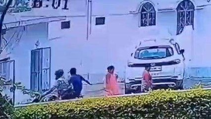 पूर्णिया: सावधान! शहर में बाइक पर घूम रहे चोर, देखिए कैसे महिला का छीना चेन