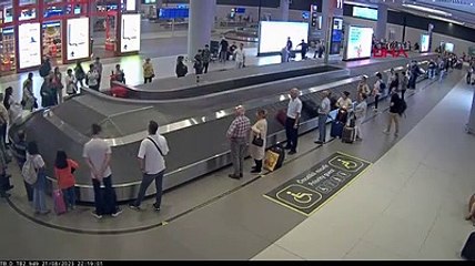 Başkasına ait valizi aldı yakayı ele verdi