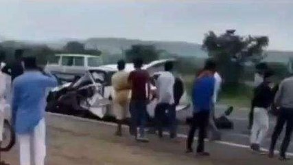 भीषण टक्कर: वाहनों के उड़े परखच्चे,3 घायल,सड़क पर बिखरा खून