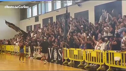 Raduno Virtus, l'abbraccio dei tifosi bianconeri