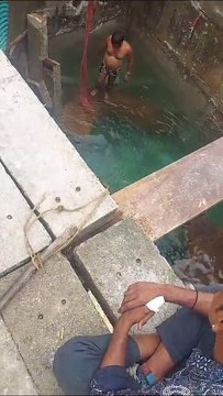 डिग्गी के पास बीसलपुर की लाइन में लीकेज,देखें इतनी गहराई में पहुंच कर की जा रही है लीकेज की मरम्मत,देखें इस विडियो में