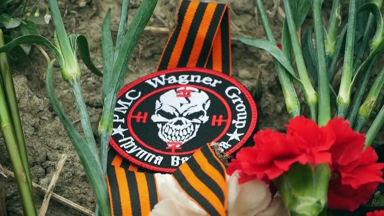 Letzter Gruß aus St. Petersburg? Rotes Blumenmeer für Prigoschin