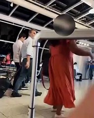 Mulher se apresenta como "pastora" e causa tumulto com Jairo Manhães e cantora Cassiane no aeroporto