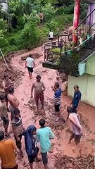 VIDEO: हिमाचल के कोटला में बादल फटा, गलियों नदियों जैसी जलधार