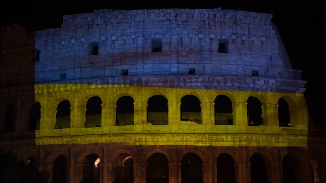 Il Colosseo si illumina con i colori della bandiera dell'Ucraina