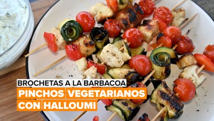 Brochetas a la barbacoa: Pinchos vegetarianos con halloumi