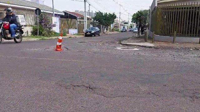 Moradores pedem melhora na sinalização e no asfalto do Santa Felicidade