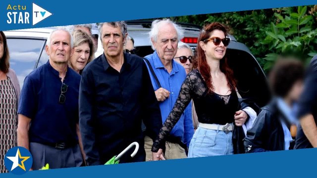 Obsèques de Gérard Leclerc Julien Clerc digne aux côtés de sa femme Hélène Grémillon et de leur fi