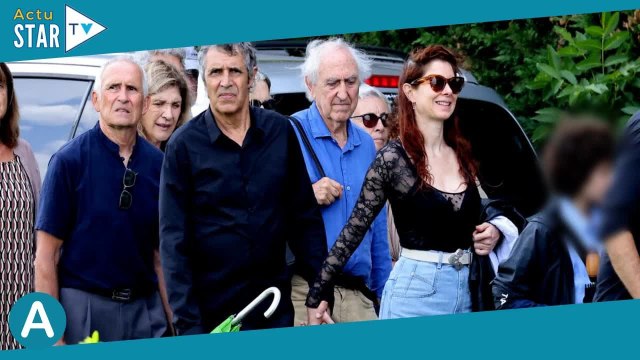 Obsèques de Gérard Leclerc Julien Clerc digne aux côtés de sa femme Hélène Grémillon et de leur fi