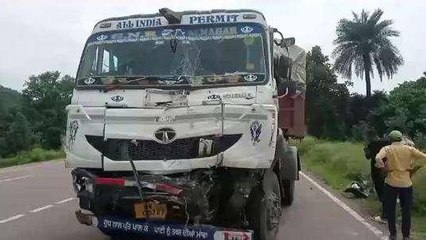 छतरपुर: ट्रक ने मारी बस को टक्कर, दर्जनभर से अधिक लोग घायल