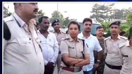 पटना: सड़क किनारे गड्ढे में डूबने से ट्रक चालक की मौत, देखें वीडियो