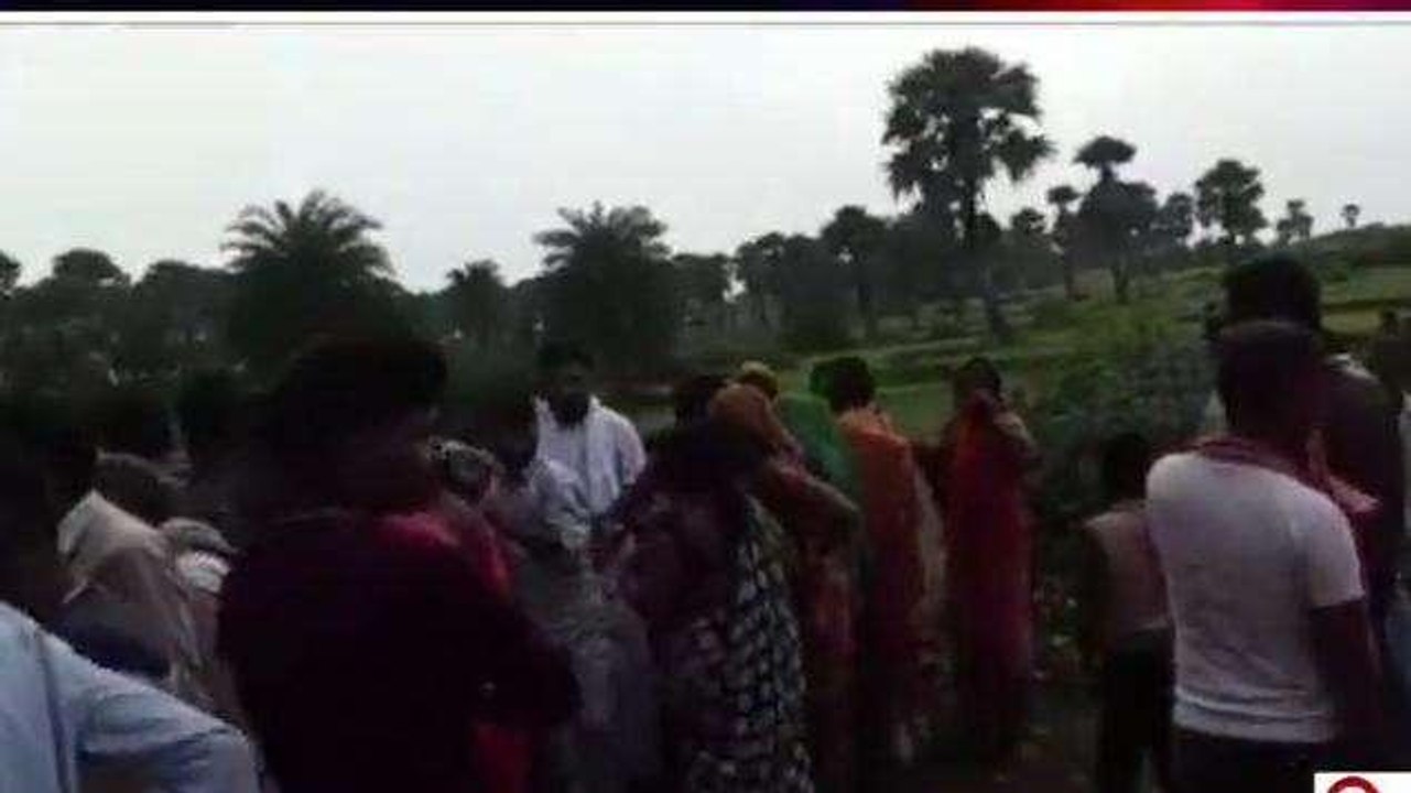 बड़ी खबर: पूल के नीचे 5 फीट गड्ढे में मिला युवक का शव, हत्या की जताई आशंका
